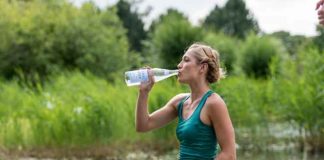 Fit in den Frühling: Mineralwasser unterstützt die Frühjahrsdiät